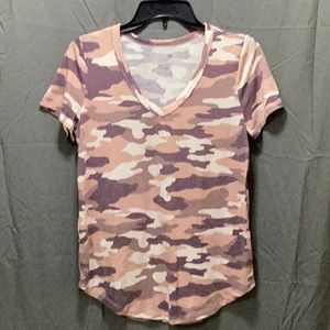 Pink camo v neck T-shirt